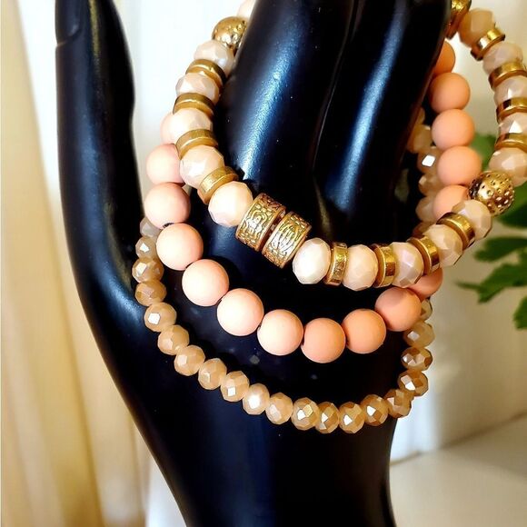 𝅺feeling Peachy Beaded Bracelet Set - Picture 6 of 7